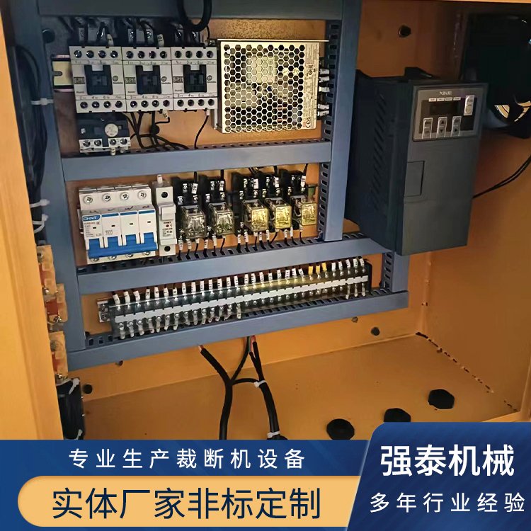 精密四柱液壓裁斷機